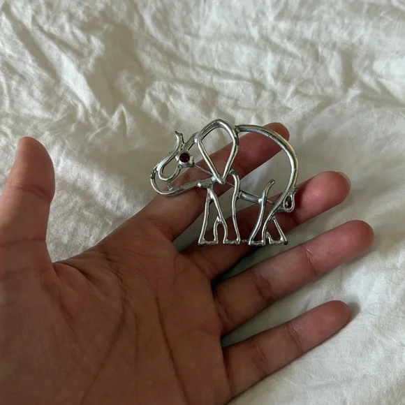 Elephant Brooch Red gem silver - Picture 3 of 4